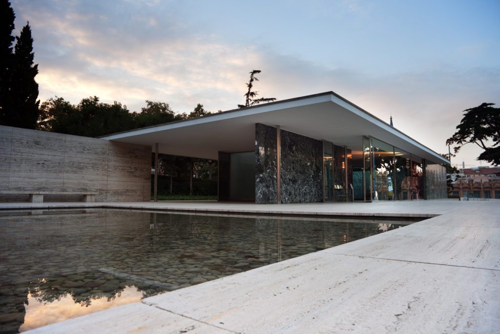 The_Barcelona_Pavilion,_Barcelona,_2010